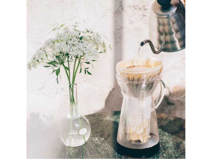 hario glass cold brewer and hario kettle
