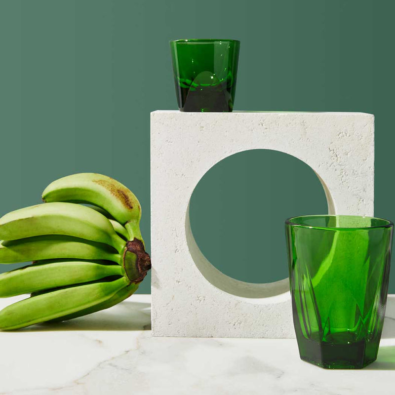 vero in emerald with bananas